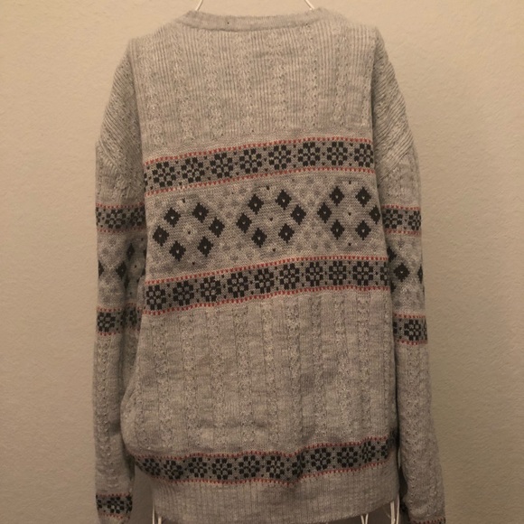 Gray patterned winter sweater - Picture 4 of 5